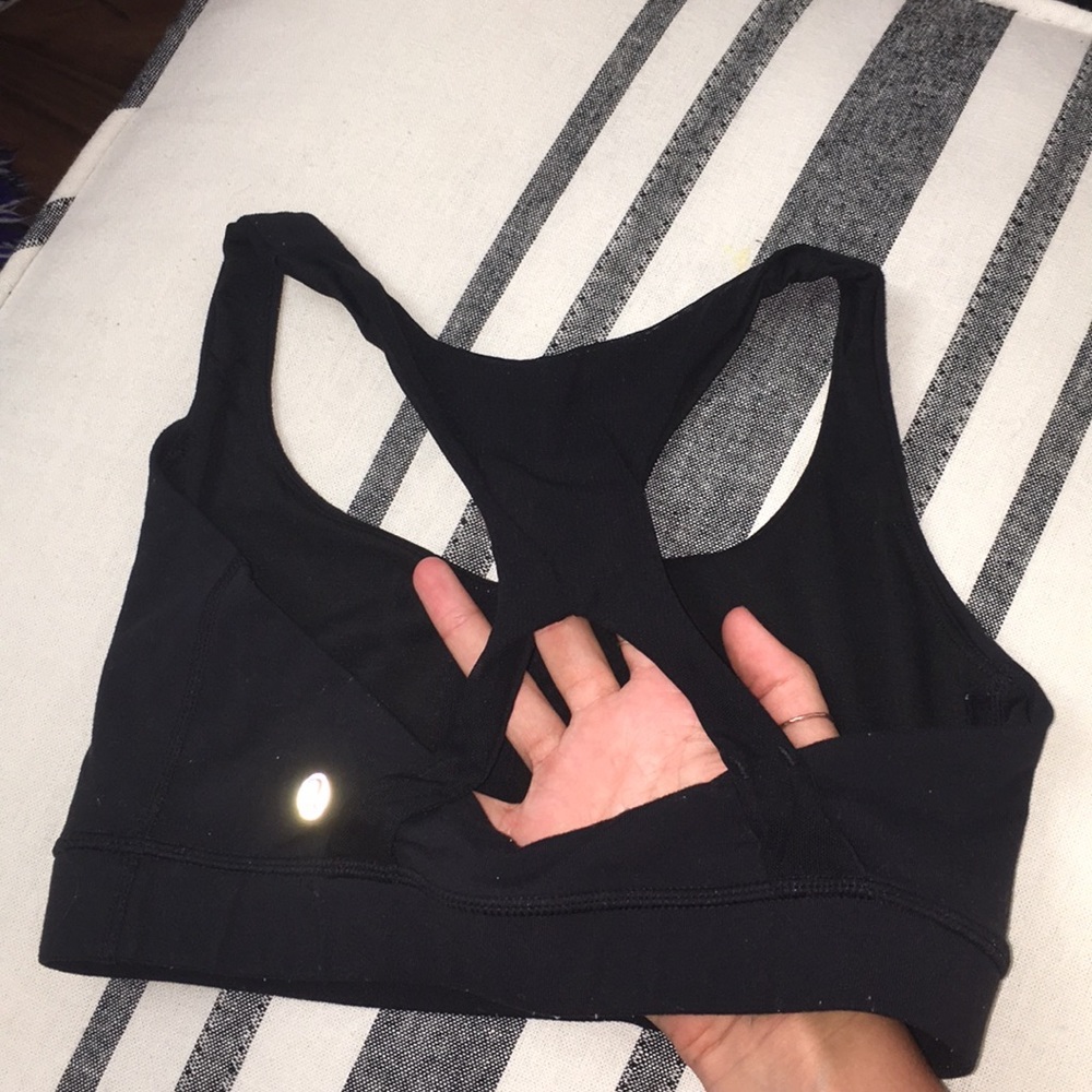 Black lululemon sports bra